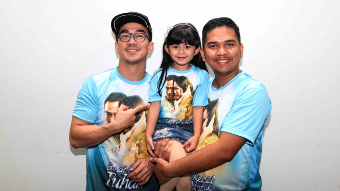 Aktor utama film Surat Kecil Untuk Tuhan 2, Joe Taslim, dan rekan-rekan pemain film.