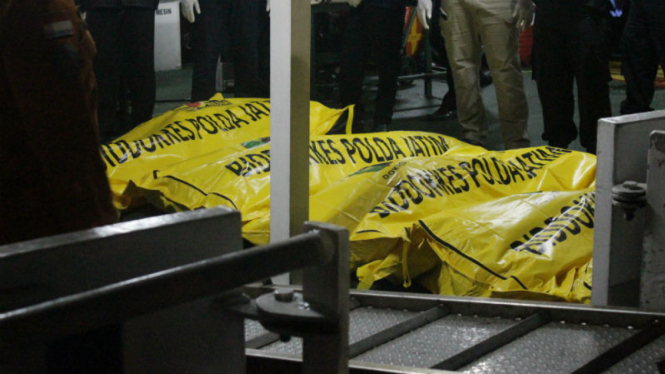 Lima jenazah penumpang Kapal Motor Mutiara Sentosa I yang terbakar.