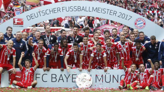 Para pemain Bayern Munich rayakan gelar Bundesliga 2016-17