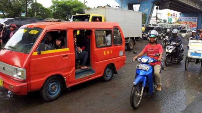 Angkutan umum. Angkutan umum.
