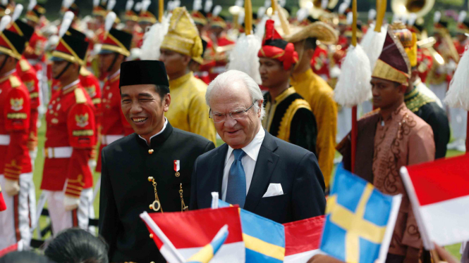 Jokowi Kenakan Baju Adat Betawi Saat Sambut Raja Swedia, Carl XVI Gustaf, di Istana Bogor. 