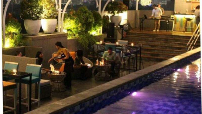 The Langit Rooftop di Hotel Mercure Jakarta Cikini
