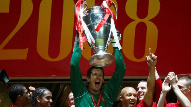 Edwin van der Sar saat membawa Manchester United juara Liga Champions 2007/2008