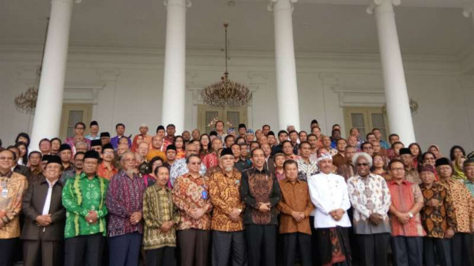 Presiden Jokowi bersama Wapres Jusuf Kalla, kembali bertemu tokoh lintas agama.