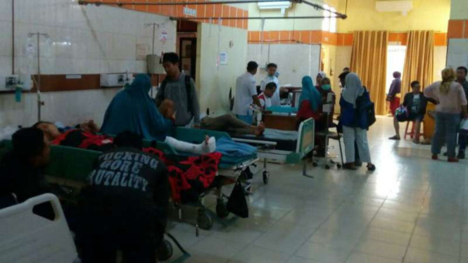 Sebanyak 435 orang korban banjir bandang yang keracunan makanan dirawat di RSUD dr Slamet di Kabupaten Garut, Jawa Barat, pada Selasa, 23 Mei 2017.