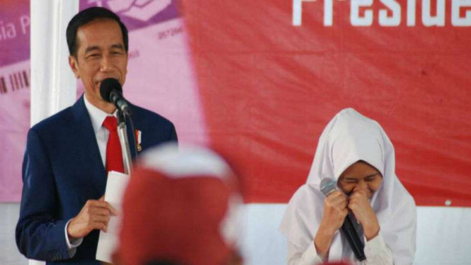 Presiden RI Joko Widodo saat membagikan KIP di Malang.