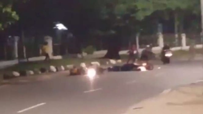 Geng motor menyerang warga di Lenteng Agung, Jakarta Selatan.