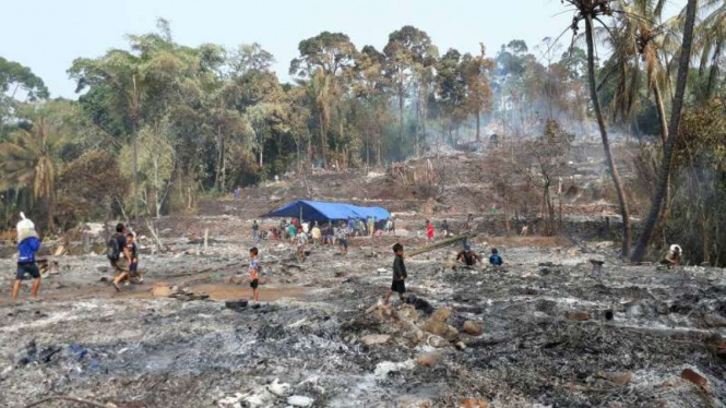 Perkampungan warga suku Baduy di Kampung Babakan Cisaban II, Desa Kadu Kenekes, Kabupaten Lebak, Banten, setelah kebakaran pada Rabu, 24 Mei 2017.