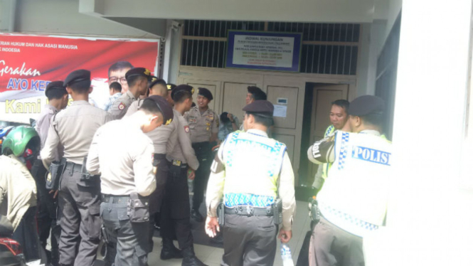 Polisi berjaga di Rutan Pakjo Palembang