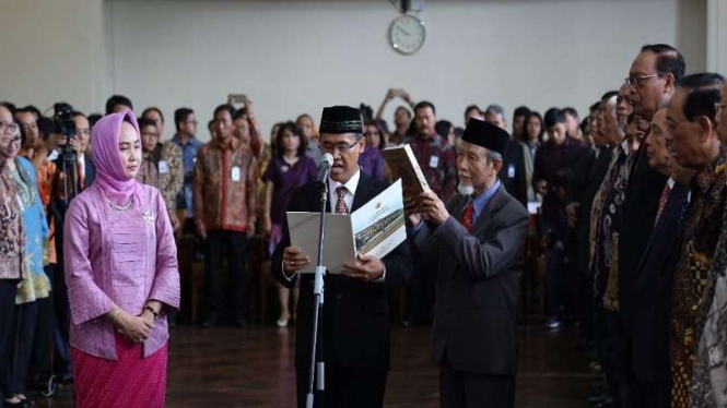 Prof Ir Panut Mulyono dilantik sebagai Rektor Universitas Gadjah Mada (UGM)