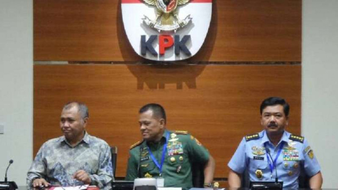 Ketua KPK Agus Rahardjo bersama Panglima TNI Jenderal Gatot, KSAU Marsekal Hadi.