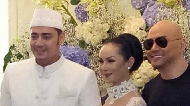 Deddy Corbuzier menghadiri pernikahan mantan istri, Kalina Oktarani.