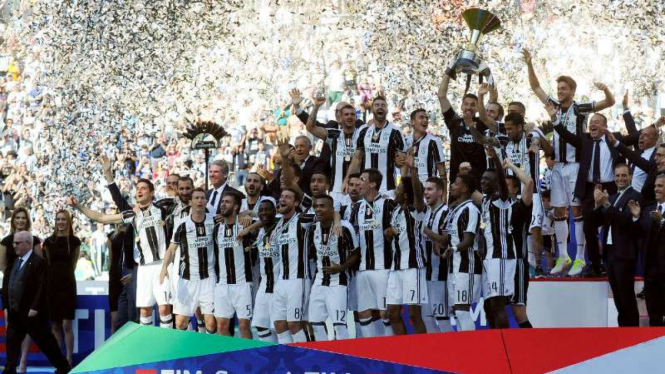 Para pemain Juventus rayakan keberhasilan merebut Scudetto