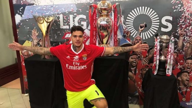 Penjaga gawang Benfica, Ederson Moraes