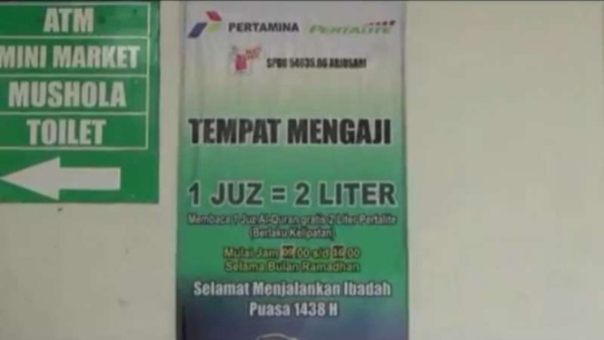 Sebuah SPBU di Kabupaten Pacitan, Jawa Timur, membuka program mengaji Alquran mendapatkan dua liter bahan bakar minyak jenis Pertalite selama Ramadan tahun 2017.