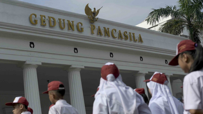 Persiapan Upacara Hari Kelahiran Pancasila