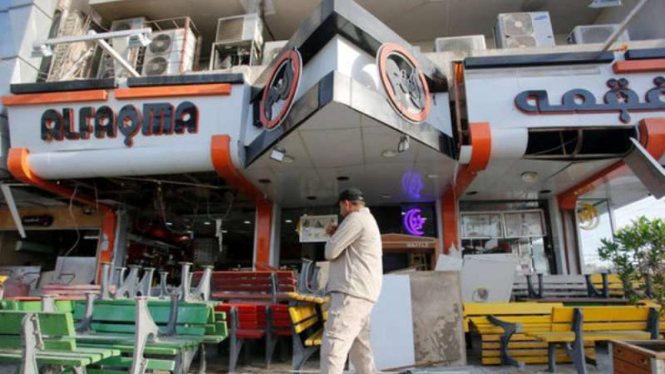 Kedai es krim al faqma, Baghdad. Kedai sedang penuh antrean saat bom meledak.