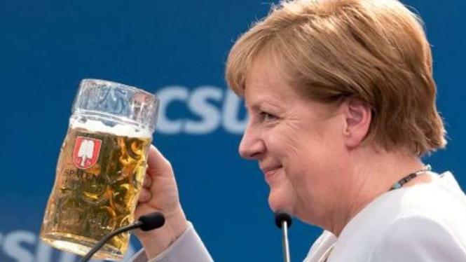 Merkel angkat gelas bir saat umumkan akan segera selesai dengan AS.