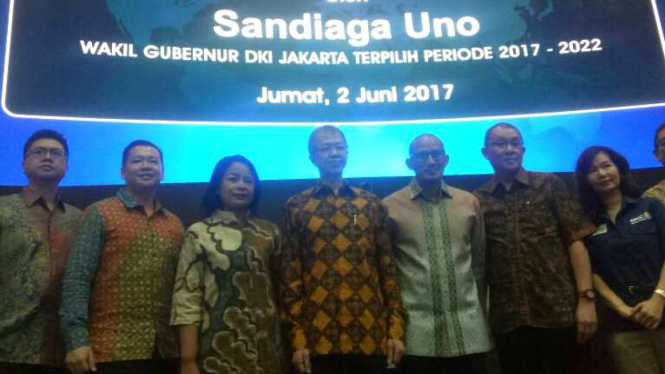 Sandiaga Uno saat meluncurkan Ok Oce Stock Center di BEI Jakarta.