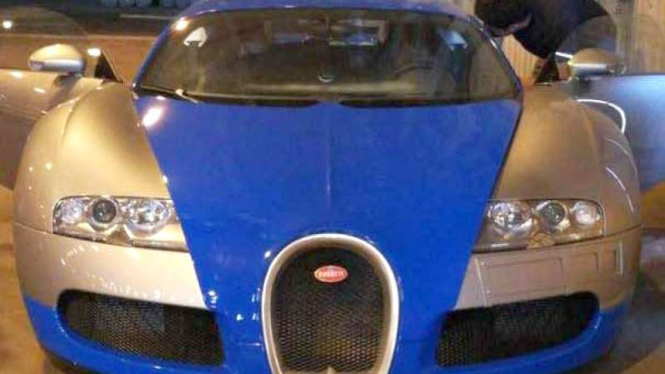 Bugatti Veyron yang didatangkan ke Indonesia.