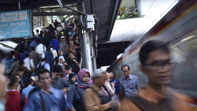 Keramaian di KRL Jabodetabek