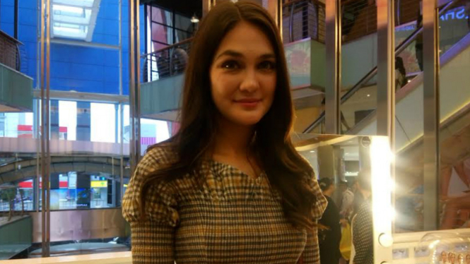 Luna Maya.