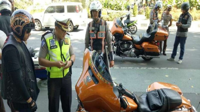 Kepolisian Resor Surabaya Jawa Timur melakukan razia kendaraan khusus Motor Gede (moge), Minggu (4/6/2017)