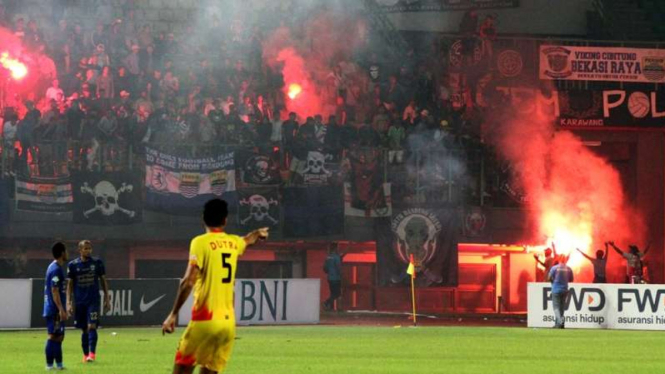 Suporter Persib Bandung bikin rusuh laga lawan Bhayangkara FC