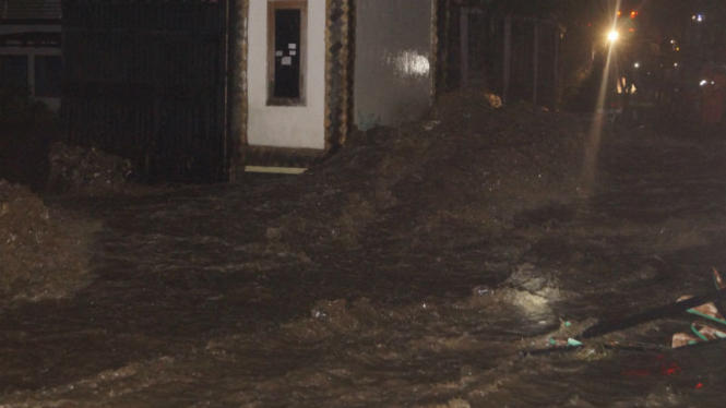 Banjir bandang di Garut, Senin malam, 5 Juni 2017.