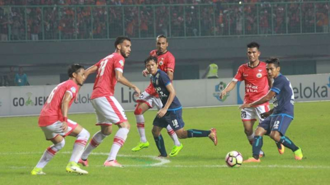 Pertandingan Persija Jakarta vs Arema FC di Bekasi beberapa waktu lalu.