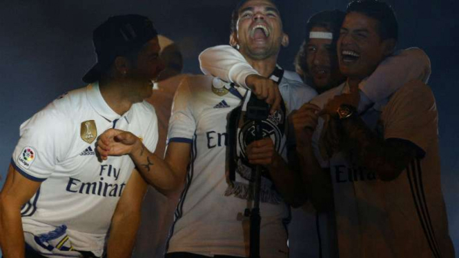 Bek Real Madrid, Pepe (tengah)
