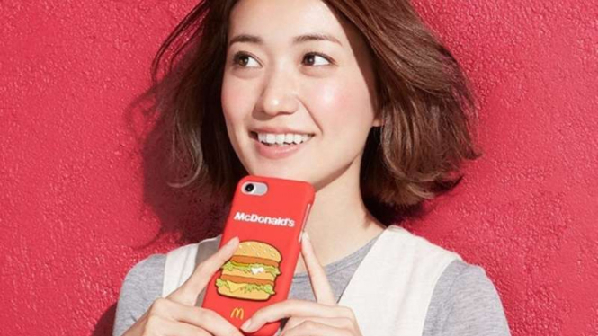 Produk casing iPhone kolaborasi McDonald's dan BEAMS