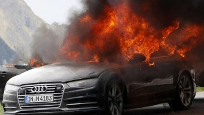 Prototipe mobil Audi terbakar