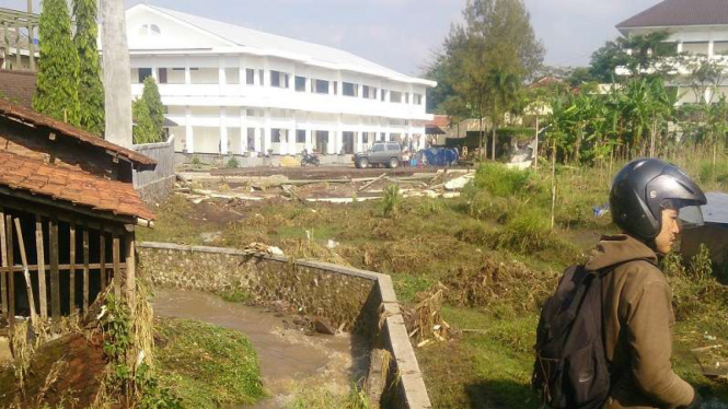 Banjir bandang menerjang Garut, Jawa Barat, Senin, 6 Juni 2017.