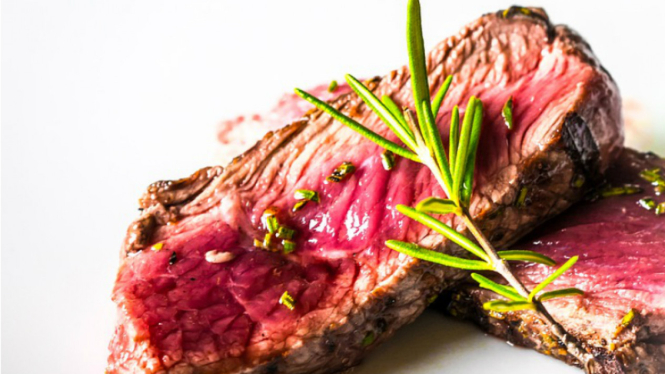 Amankah Makan Steak Setengah Matang?