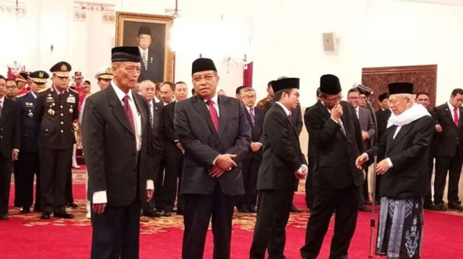 Pelantikan UKP-4 Pancasila di istana negara.