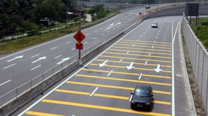 Jalan raya di Malaysia.