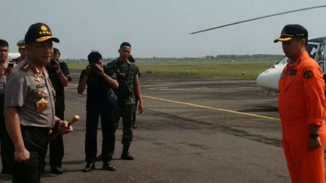 Kepala Polri Jenderal Tito Karnavian mengecek kesiapan jalur mudik terutama di Tol Brebes Timur menuju Gringsing Batang, Jawa Tengah, pada Rabu, 7 Juni 2017.