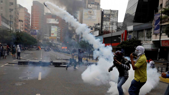 Aksi Demonstran Anti Pemerintah Venezuela Semakin Rusuh