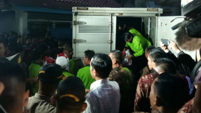 Presiden Joko Widodo saat bagi sembako di Bogor
