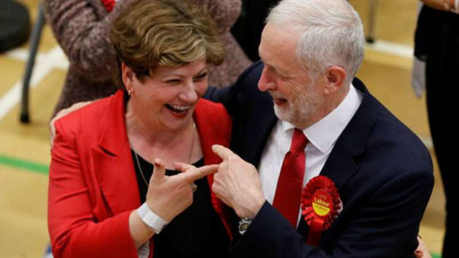 Peristiwa memalukan antara Jeremy Corbyn dan Emily Thornberry