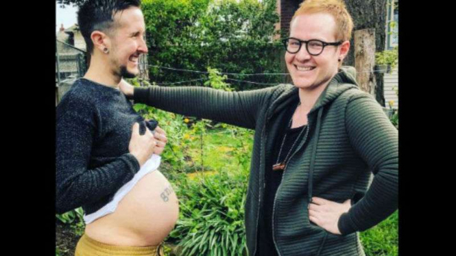 Transgender pria hamil dari pasangan prianya di AS