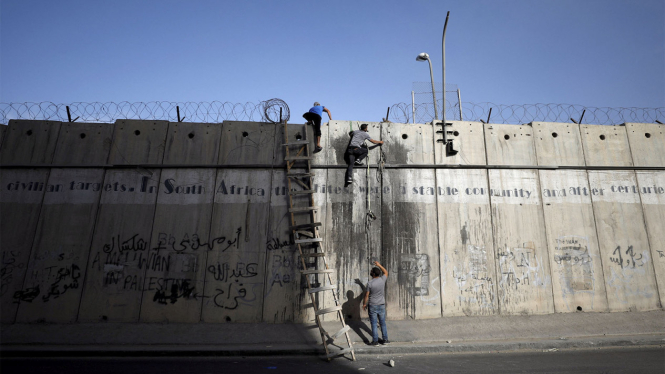 Perjuangan Pemuda Palestina untuk Solat Jumat di Al Aqsa