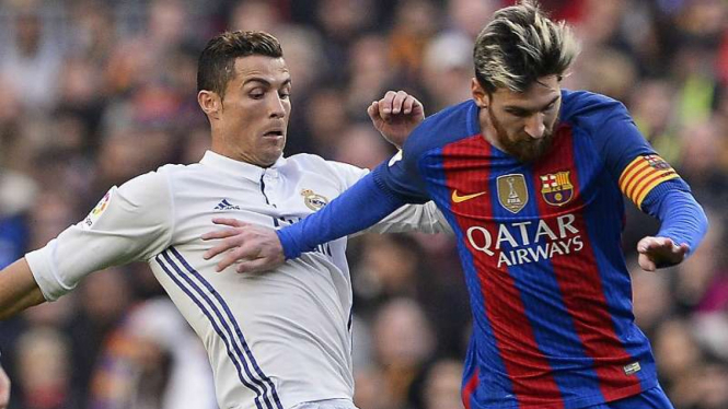 Cristiano Ronaldo (kiri) dan Lionel Messi (kanan).