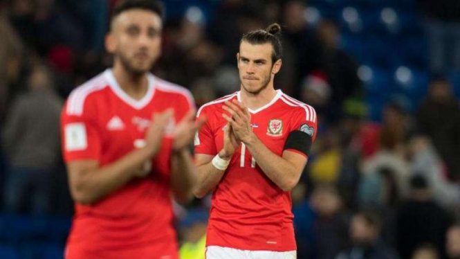 Bintang tim nasional Wales, Gareth Bale (kanan)