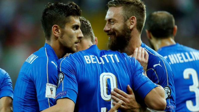 Para pemain Timnas Italia rayakan gol