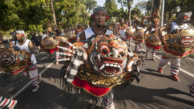 Parade Pesta Kesenian Bali