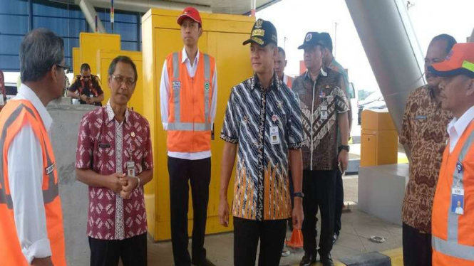 Gubernur Jawa Tengah Ganjar Pranowo melakukan peninjauan persiapan jalur mudik lebaran 2017, Selasa (13/6/2017)