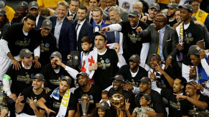 Para pemain Golden State Warriors rayakan gelar juara NBA