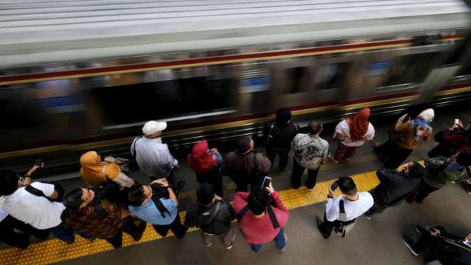 Suasana di Stasiun KRL Jabodetabek.